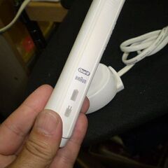 ブラウン　オーラルB　本体と充電器の画像