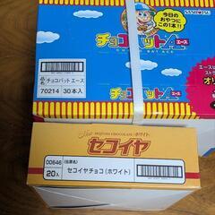 三立製菓チョコバットエース1箱（30本入り）とフルタ セコイヤチョコレート ホワイト 20本入の画像