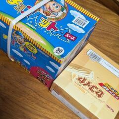 三立製菓チョコバットエース1箱（30本入り）とフルタ セコイヤチョコレート ホワイト 20本入の画像