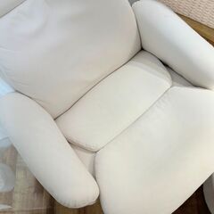 オットマン付 リクライニングチェア  ネイルサロンの画像