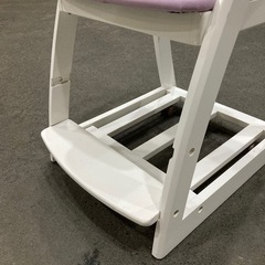 子供用木製椅子の画像