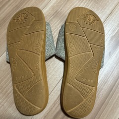 クッションとサンダルスリッパセットの画像
