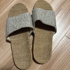 クッションとサンダルスリッパセットの画像