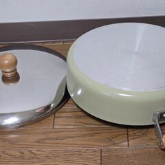 Riccardo Verne 両手鍋 28.5cm 調理器具 すき焼き鍋 蓋付きの画像