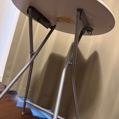 折りたたみ丸型サイドテーブルの画像