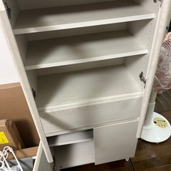 食器棚の画像