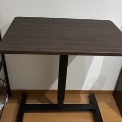 受け渡し予定者決まりました。昇降式テーブルの画像