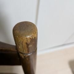 子ども用の木の椅子の画像