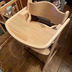 子供用　食事ハイチェアの画像
