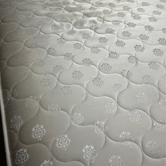 シモンズ　マットレスの画像