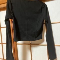 GU　ショート丈ニットトップスの画像