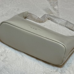 【新品未使用】ロペピクニックの白いクラッチバッグをお譲りします！の画像