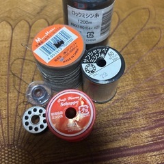 ミシン糸などの画像
