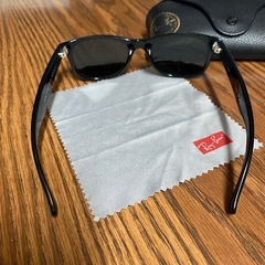 Ray Banブラックサングラスの画像