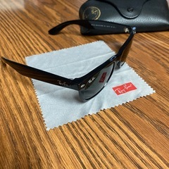 Ray Banブラックサングラスの画像