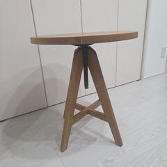 丸テーブルの画像
