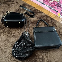 黒系ショルダーバッグの画像