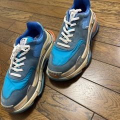 スニーカー　トリプルS 27センチの画像