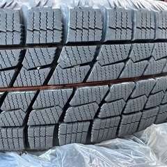 ホイール付きスタットレスタイヤの画像