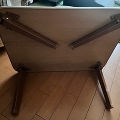 お話し中　折りたたみテーブルの画像