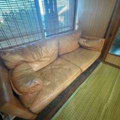 本革ソファー3人掛けの画像