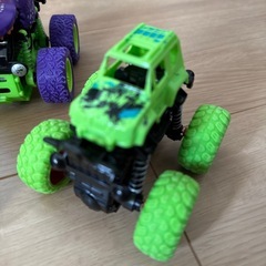 モンスタートラック4台の画像
