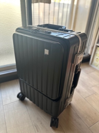 スーツケース