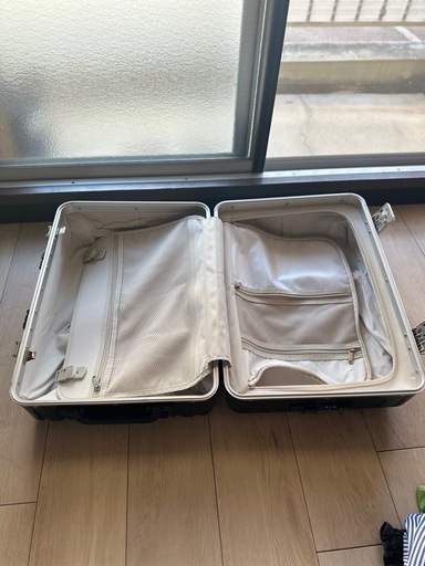 スーツケース