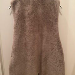 Alma Design グレージュ フェイクファーベスト　ジレの画像