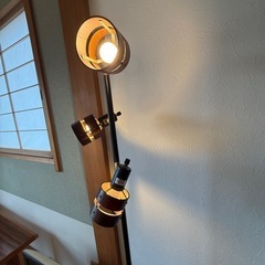 3灯調整可能フロアスタンド 黒　間接照明の画像