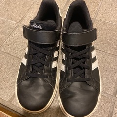 adidasスニーカー22センチの画像
