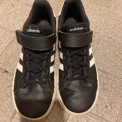 adidasスニーカー22センチの画像