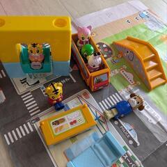 値下げ！しまじろうと仲間たち★ちゃれんじえんごっこ遊び★バスポーチ新品の画像