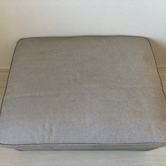 IKEA シーヴィク　KIVIK オットマンの画像