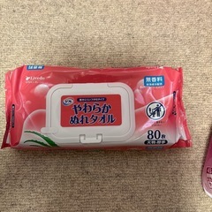 （新品未使用）新品未開封の大人用テープタイプオムツ９０枚とその付属品です。の画像