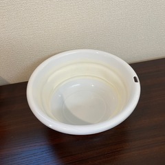 パール金属 折りたたみ式 洗面器 小 ホワイト 洗い桶 湯おけ バケツ たらい AZ-5604の画像