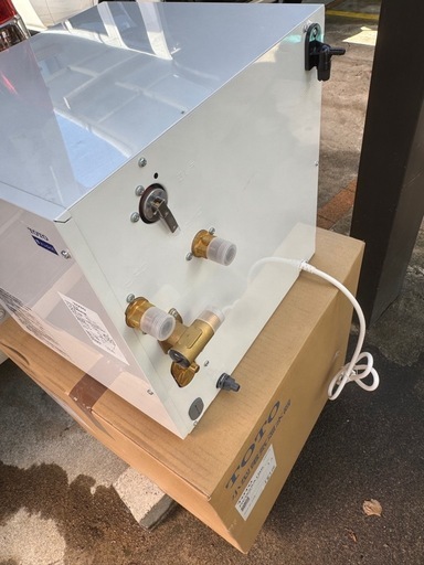 TOTO電気温水器新品未使用品　REW25A1BK 箱無し TOTO電気温水器新品未使用品 REW25A1BK 箱無し REW25A1BK TOTO 湯