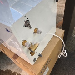 TOTO電気温水器REW25A 新品未使用品　箱無しの画像