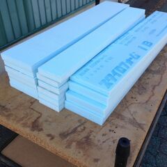 スタイロフォーム　中古　30ミリ厚 と20ミリ厚 　サイズいろいろ１９本の画像