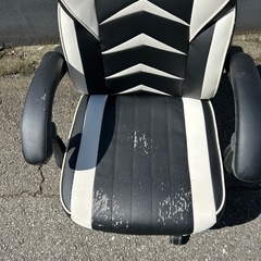 ゲーミングチェア　の画像