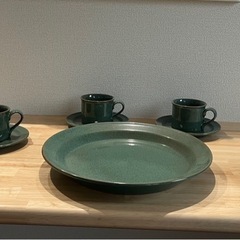 大皿とカップ&ソーサーセット
の画像