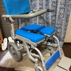 お風呂介助車椅子の画像