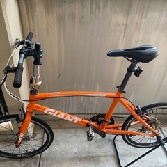 ジャイアント製 折りたたみ自転車　の画像