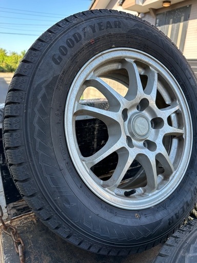 スタッドレスタイヤ