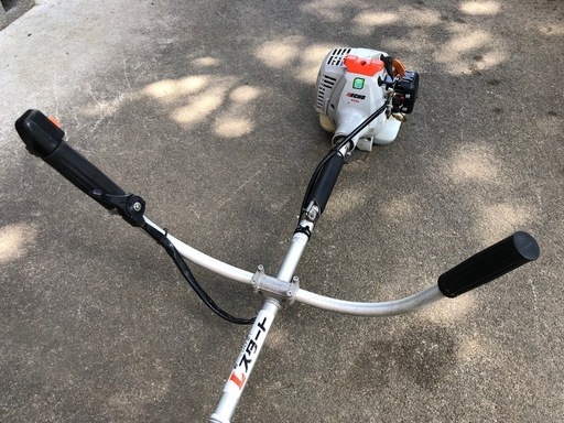 刈払機 草刈機 e
