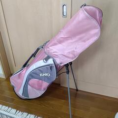 レディースゴルフキャディバッグ・練習用クラブ付きの画像