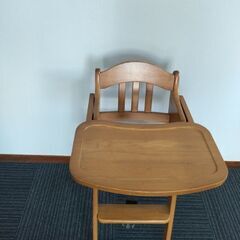 ベビーチェア　テーブル付き　折りたたみ式の画像