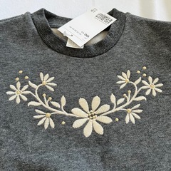 【新品】H&M刺繍トレーナー100の画像