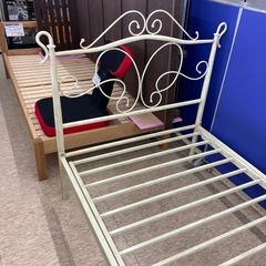 【ジモティー割引で最大15％OFF⭐️】 パイプベッドフレームの画像