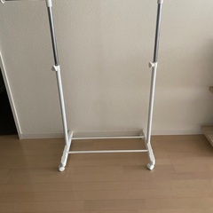 ハンガーラックの画像
